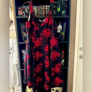 Size 00 Torrid black and red floral sleeveless skater dress